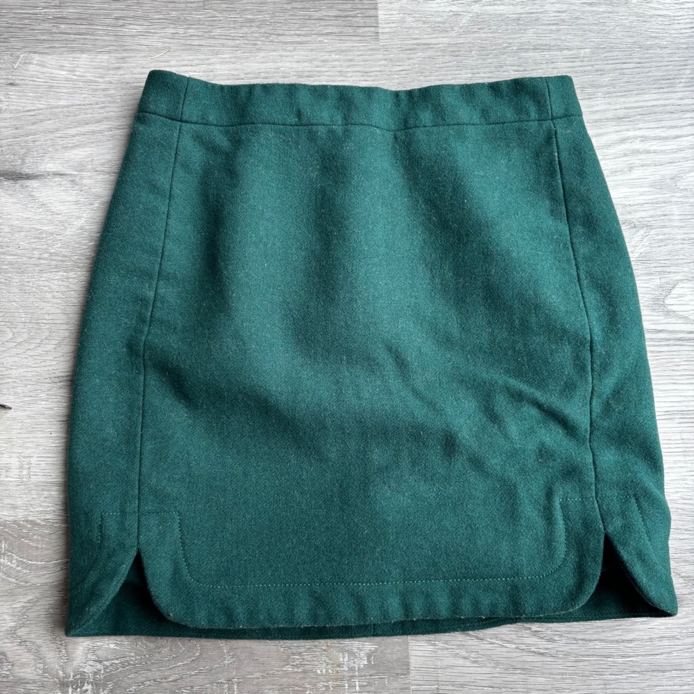 J. Crew Solid Green Wool Blend Mini Skirt Size 00 holiday Zip Back‎ Minimalist